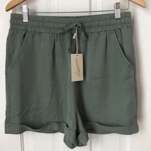 Universal Thread Shorts